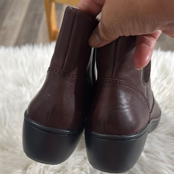 Clarks Collection Cushion Women's Ankle Boots - Deep Burgundy Size 9 NWOT - Picture 3 of 7
